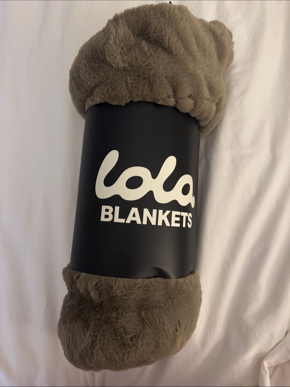 lola Plush Faux Fur Throw in Taupe